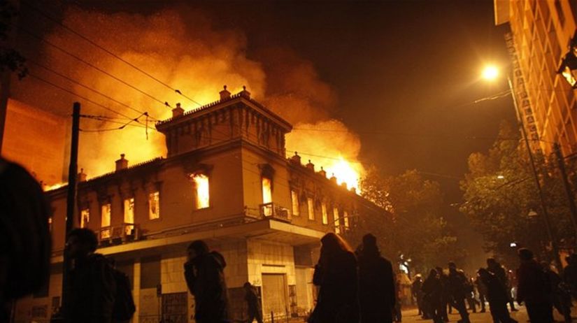 Atény, protesty, demonštrácie, kríza, požiar, oheň