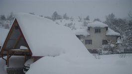 Zima v Lodne, v okrese Kysucké Nové Mesto. Za noc tam napadlo 80 centimetrov snehu.