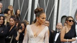 Oscar - červený koberec - Jennifer Lopez
