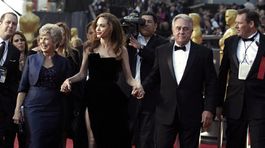 Oscar - červený koberec - Angelina Jolie