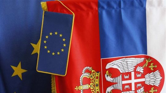 Únia by mala Srbsko prijať čo najskôr, tvrdí šéf maďarskej diplomacie