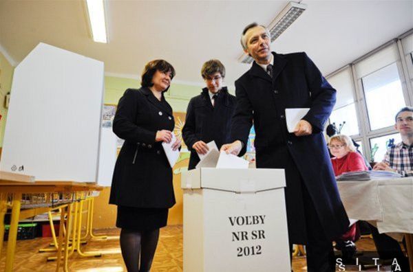Šéf KDH Ján Figeľ odvolil vo volebnej...