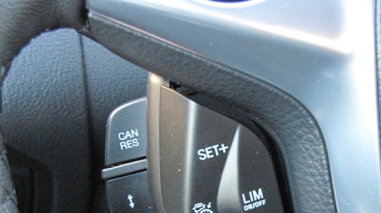 Adaptívny tempomat nastavujete na volante...