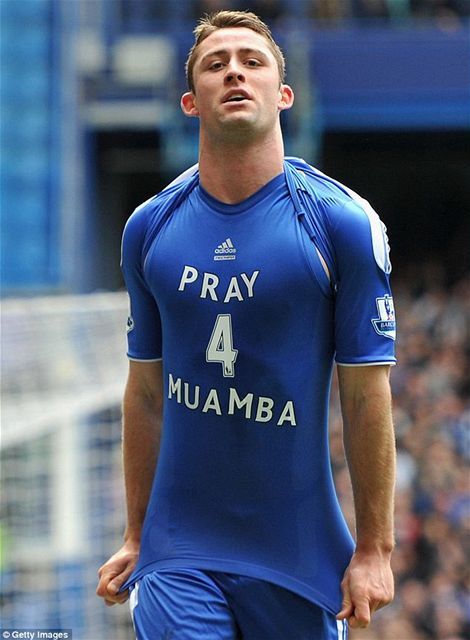 Gary Cahill z FC Chelsea venoval gól...