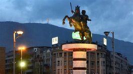 Macedónsky parlament schválil albánčinu za druhý úradný jazyk krajiny