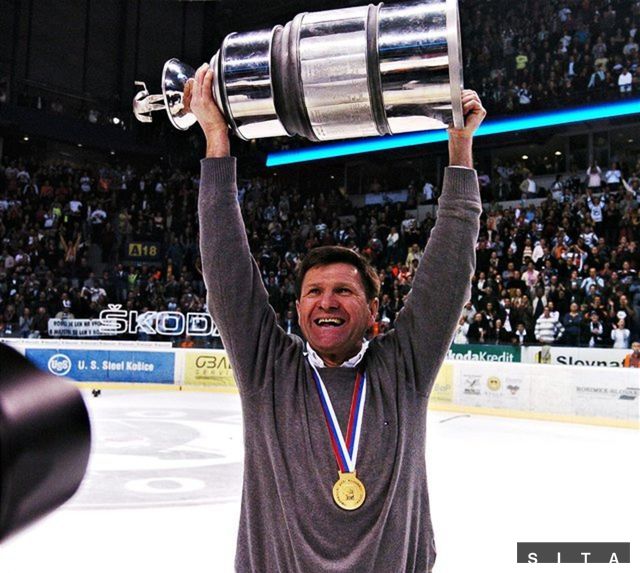 Rostislav Čada oslavuje zisk majstrovského...