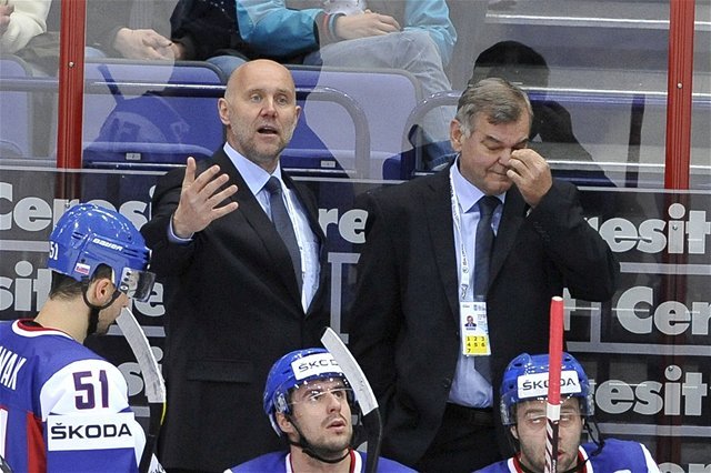 Slovenskí tréneri Jerguš Bača a Vladimír Vůjtek...