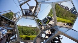 Strechu newyorského múzea ozdobilo 'mesto v oblakoch'