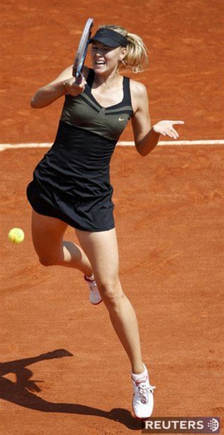 Ruská krásavica Maria Šarapovová v plnom nasadení.