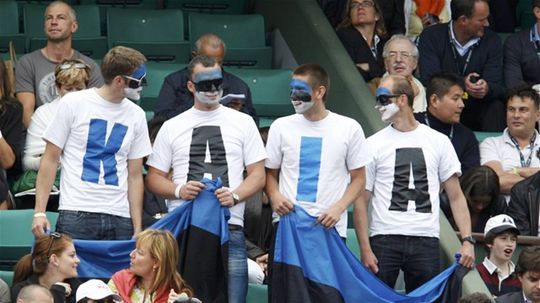 Estónski fanúšikovia v hľadisku na Roland...