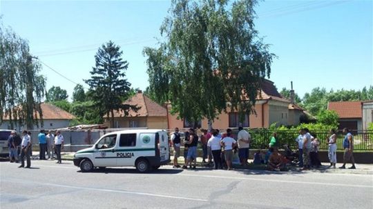 Na snímke obytný dom na Komárňanskej ulici, kde...