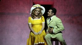 manon Jolana Fogašová v úlohe Manon Lescaut a Luciano Mastro ako Des Grieux.