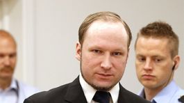 Breivik sa vrátil pred súd, uviedol sa nacistickým pozdravom