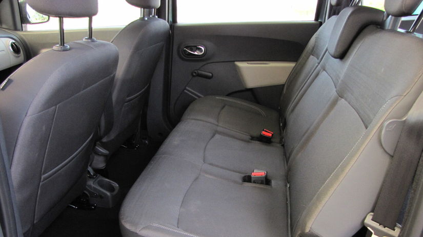 Vzadu sa sedí vysoko a kolená máte v...