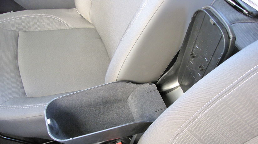 Testované auto malo aj príplatkovú lakťovú...