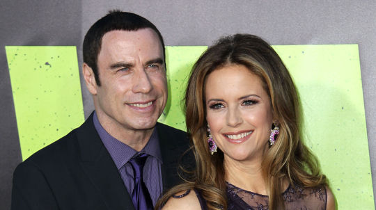Herec John Travolta s manželkou Kelly...