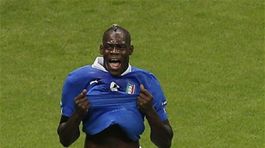 Talianska hviezda nevie variť. V karanténe jedla kartóny a omietku