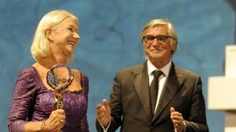 20644-helen-mirren-prebira-kristalovy-globus-za-mimoradny-umelecky-prinos-svetove-kinematografii