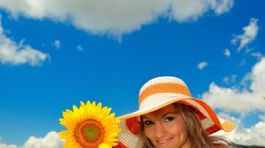 Kabelka z výpredaja? Ale nech je plná kvetov!