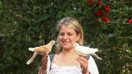 Princezná Zuzana Štefečeková s hrdličkami.