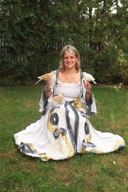 Princezná Zuzana Štefečeková s hrdličkami.