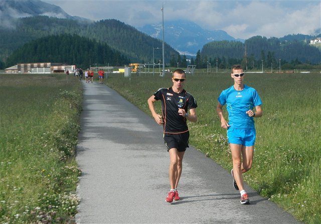 Matej Tóth (vpravo) naháňal tréningové...