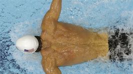 Chrbát amerického plavca Michaela Phelpsa.