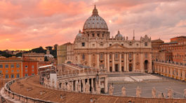 Deväť tajomstiev najmenšieho štátu. Za múrmi Vatikánu je vlak aj futbalový klub