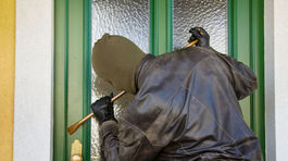 Dvaja muži ukradli klenoty v Paríži za milióny eur