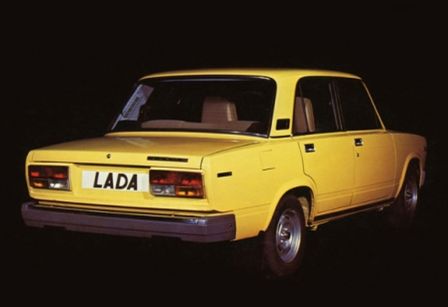 Krivky Lady 2107 síce pripomínajú Fiat 124 z...