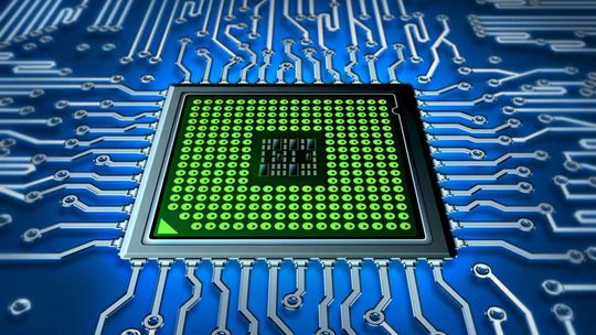 Šéf Intelu predal akcie skôr, než firma oznámila problémy s čipmi