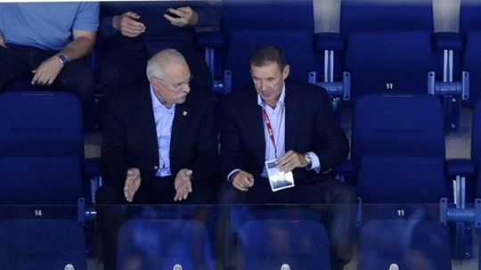 Prezident SR Ivan Gašparovič vedľa prezidenta...