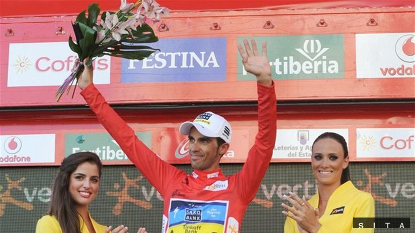 Alberto Contador sa teší z víťazstva na Vuelte...