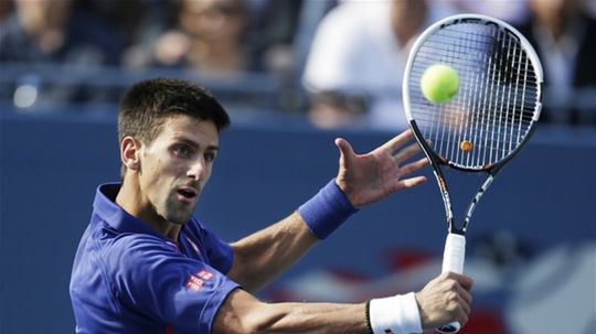 Novak Djokovič a jeho precízne zahraný bekhend.