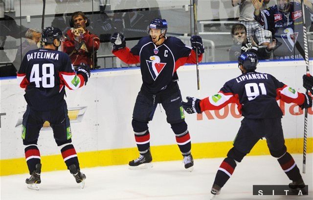 Kapitán Slovana Miroslav Šatan sa teší z...