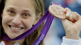 Na snĂ­mke Daniela BartekovĂˇ sa teĹˇĂ­ zbronzovej medaily 29. jĂşla 2012 v LondĂ˝ne. FOTO TASR - Martin Baumann