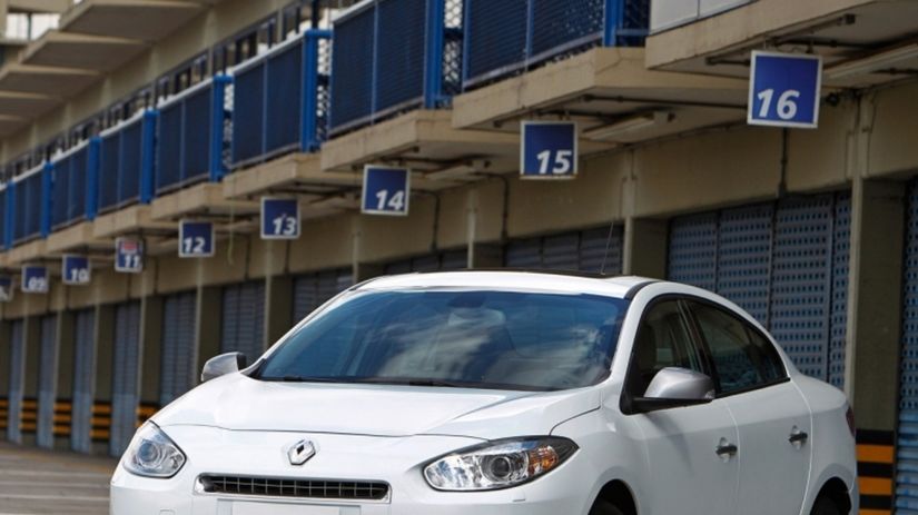 Fluence GT dostal 17-palcové disky kolies.