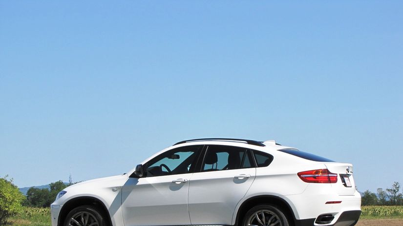 BMW X6 M50d nie je nič pre masy. Základ stojí...