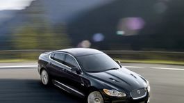 Jaguar využije pohon 4x4 Land Roveru