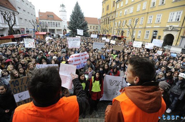 Asi tisícka študentov stredných škôl sa stretla...