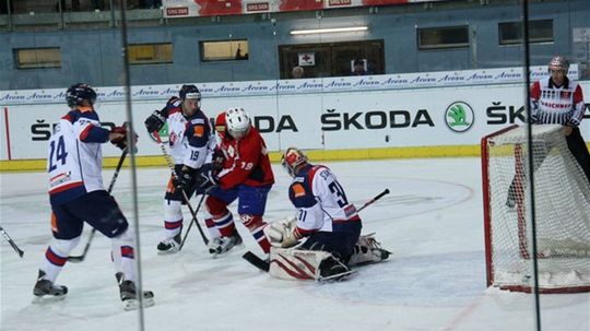 Jeden z mnohých úspešných zákrokov brankára...