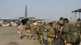 Hollande: Vojakov, ktorí zneužívali detí v Stredoafrickej republike, prísne potrestáme