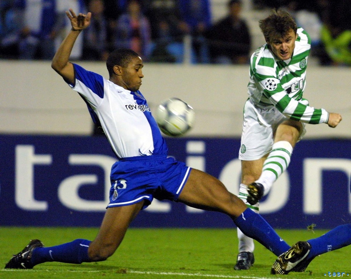 Ľubomír Moravčík v drese Celticu Glasgow.