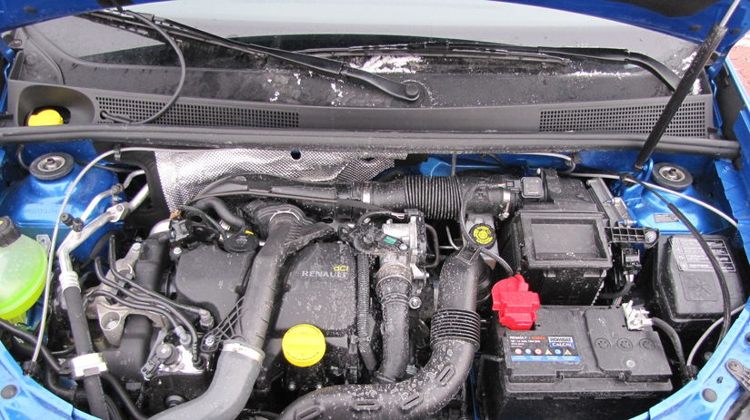 Motor 1.5 dCi sa navonok tvári ako identický...