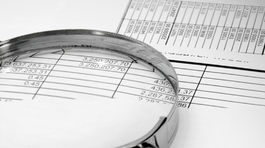 Rozpočet má mínus 1,84 miliardy, sú v tom stíhačky aj vyššie platy