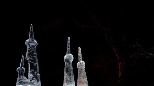 Nasvietená víťazná ľadová socha Anežky...