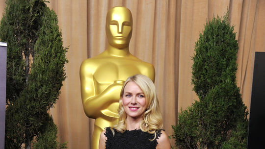 Herečka Naomi Watts vyzerala očarujúco v šatách...