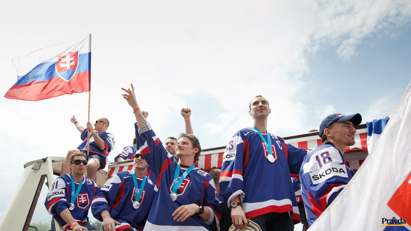 Slovenskí hokejisti po návrate z minuloročných...