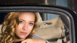 Autá s volantom napravo pustil súd aj na naše cesty