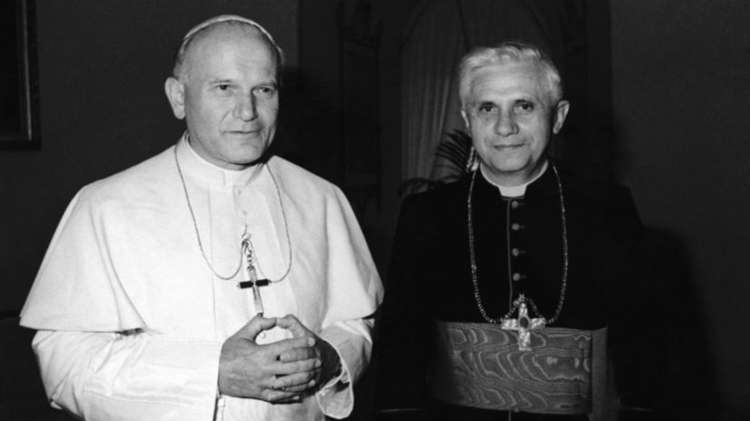 Na snímke z roku 1979 pápež Ján Pavol II.,...